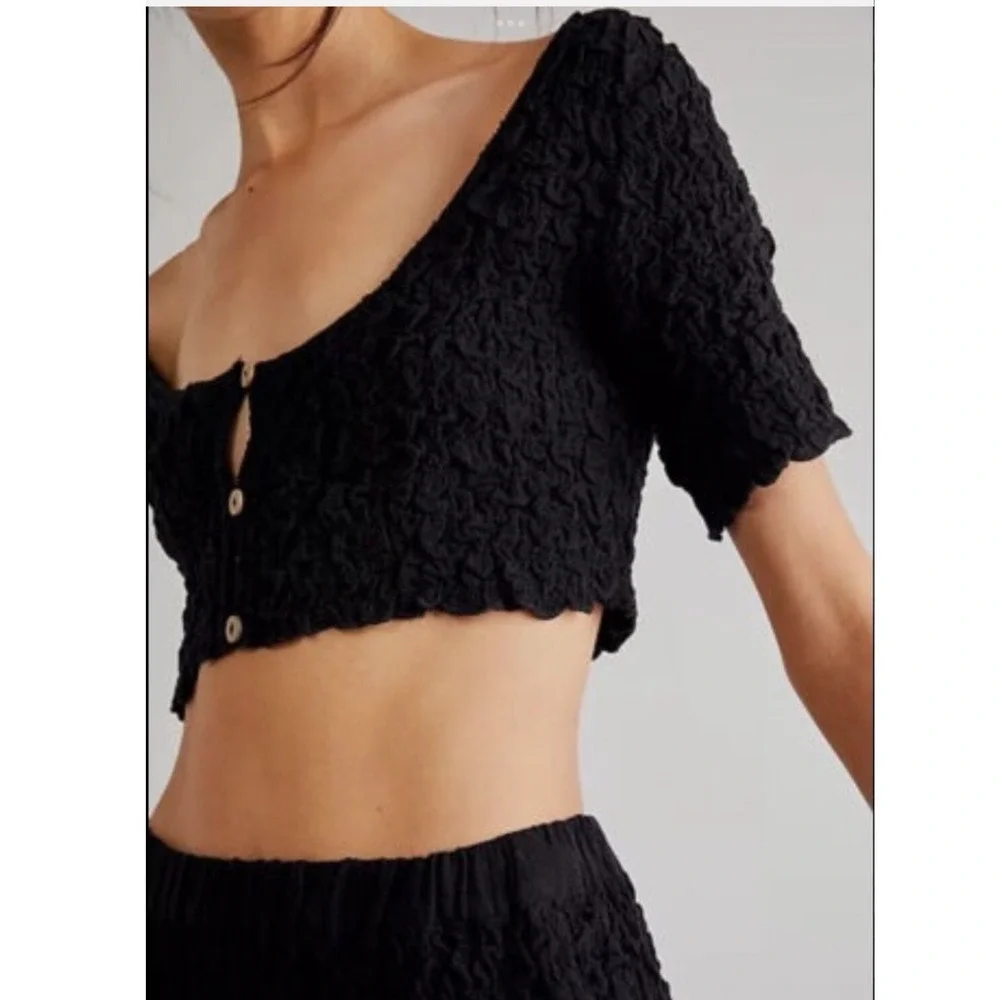Free People Black Popcorn Textured Crop Top Button Front Short Sleeve Womens M